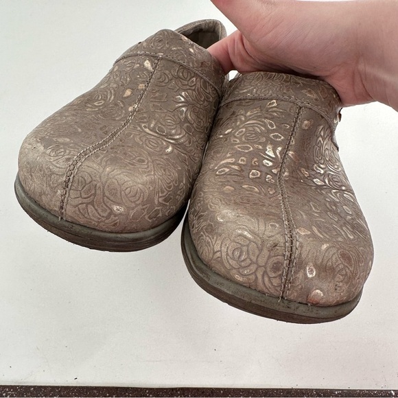 Greys Anatomy soft walk Meredith closed back clogs 8 brown oil slip resistant - Picture 8 of 14